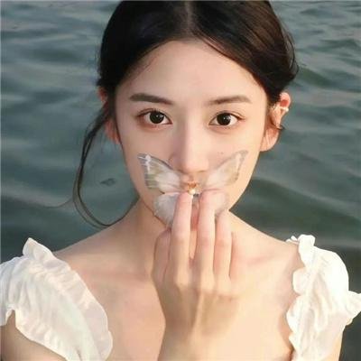 《笼中女》封面