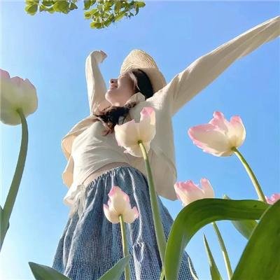 《锦绣云裳》封面